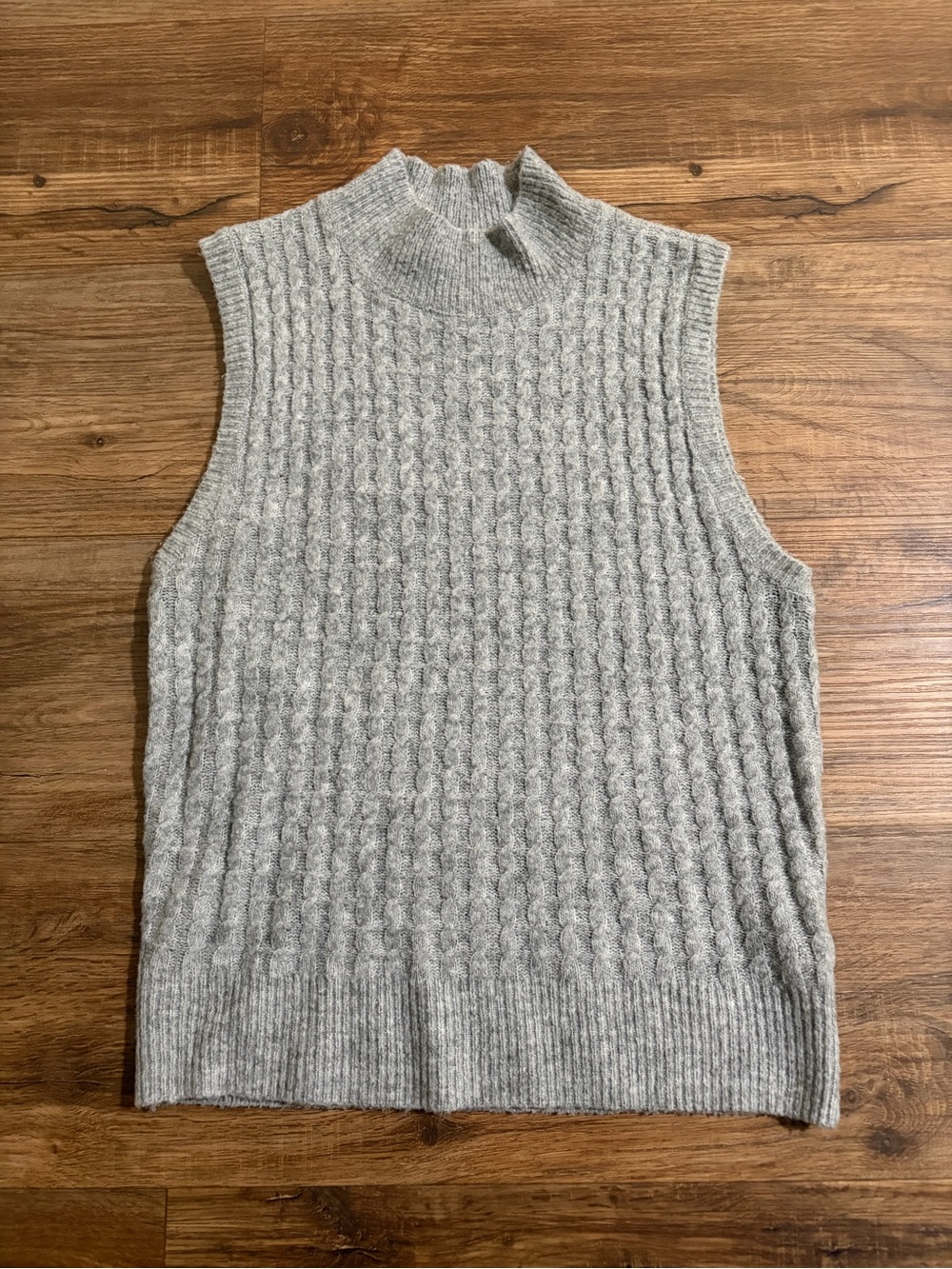Women’s Abercrombie and Fitch Gray Sleveless Mock Neck Sweater- xs